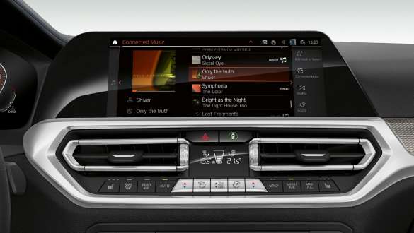 BMW 3 Series Sedan, Connected Music Frontal close-up of the cockpit display of the BMW 3 Series Sedan with Connected Music.