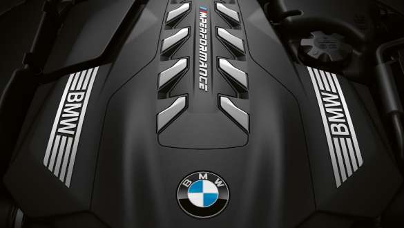 BMW M TwinPower Turbo 8-cylinder petrol engine M850i BMW 8 Series Convertible G14 LCI Facelift 2022 BMW M TwinPower Turbo 8-cylinder petrol engine M850i BMW 8 Series Convertible G14 LCI Facelift 2022 close-up engine cover