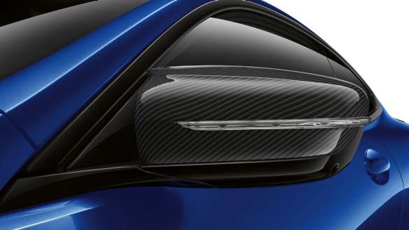 M Carbon exterior package Mirror caps BMW 8 Series Coupé G15 LCI Facelift 2022 M Portimao Blue metallic close-up