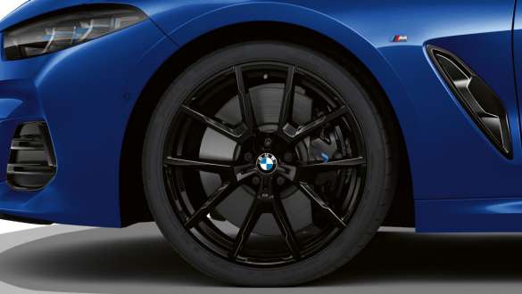 20" M light alloy wheels Y-spoke style 728 M BMW 8 Series Coupé G15 LCI Facelift 2022 M Portimao Blue metallic side view
