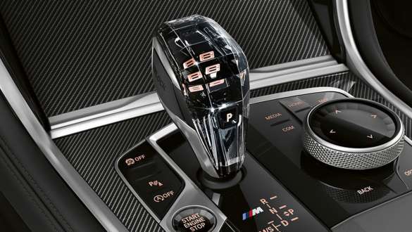 'CraftedClarity' glass application BMW 8 Series Coupé G15 LCI Facelift 2022 close-up gear selector