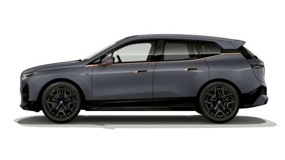 Adaptive 2-axle air suspension BMW iX M60 i20 2022 electric SUV BMW iX M60 i20 2022 electric SUV BMW Individual Storm Bay metallic Adaptive 2-axle air suspension side view