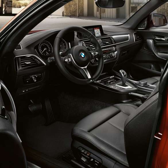 Cockpit BMW M240i Coupé Cockpit BMW M240i Coupé F22 2017 Sunset Orange metallic interior