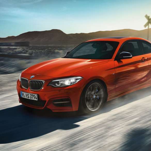 Design BMW M240i Coupé Design BMW M240i Coupé F22 2017 Sunset Orange metallic three-quarter front view
