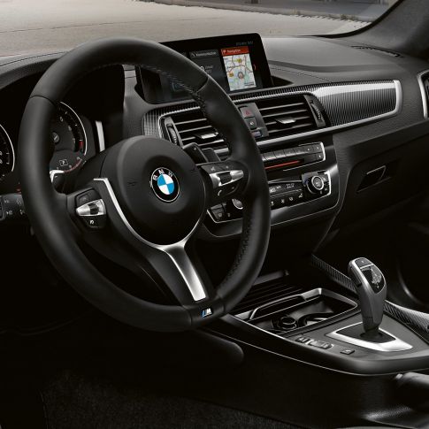 Cockpit BMW M240i Coupé Cockpit BMW M240i Coupé F22 2017 Sunset Orange metallic interior