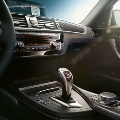 Gear lever BMW M240i Coupé Gear lever BMW M240i Coupé F22 2017 interior