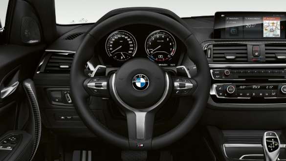 Variable sport steering BMW M240i Coupé Variable sport steering BMW M240i Coupé F22 2017 Sunset Orange metallic detail view