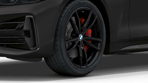 18" M light alloy wheels Double-spoke style BMW M440i xDrive Cabriolet G23 2020 18" M light alloy wheels Double-spoke style 848 Bicolour Jet Black BMW M440i xDrive Cabriolet G23 2020 close up