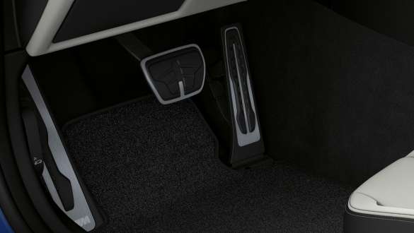 Integrated M specific brake system BMW M4 Competition Cabriolet with M xDrive G83 2021 BMW M4 Competition Cabriolet with M xDrive G83 2021 integrated M specific brake system