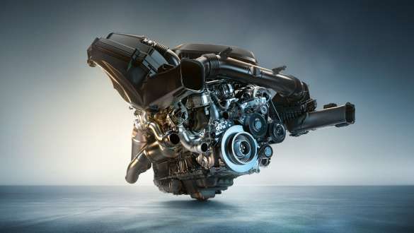 BMW M TwinPower Turbo 6-cylinder inline petrol engine BMW M4 Coupé G82 2020 BMW M4 Coupé G82 2020 BMW M TwinPower Turbo 6-cylinder inline petrol engine close-up