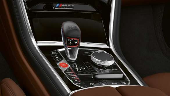8-speed M Steptronic transmission BMW M8 Competition Convertible F91 LCI 2022 BMW M8 Competition Convertible F91 LCI Facelift 2022 centre console interior 8-speed M Steptronic transmission with Drivelogic