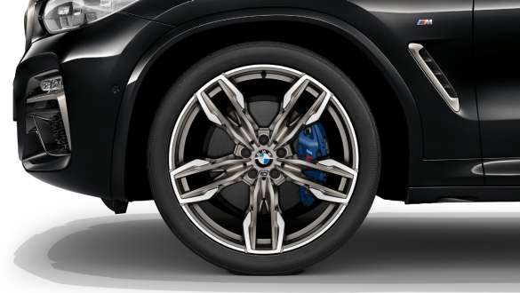 BMW X3 M40i, M Sport brakes. BMW X3 M40i in Black Sapphire metallic, exterior, light alloy wheel with M Sport brake.