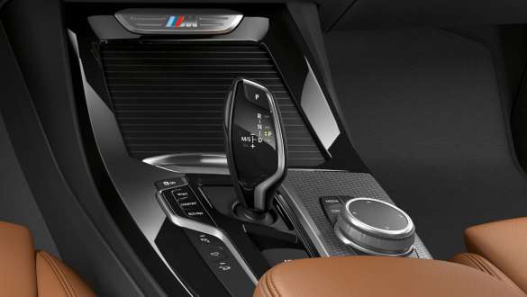 BMW X3 M40i, 8-speed Steptronic Sport transmission. BMW X3 M40i, interior, gear selection lever, 8-speed Steptronic Sport transmission.