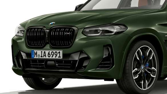 M Aerodynamic package BMW X3 M40i M40d G01 LCI Facelift BMW X3 M40i M40d G01 LCI Facelift 2021 Malachite Green metallic M Aerodynamic package front apron