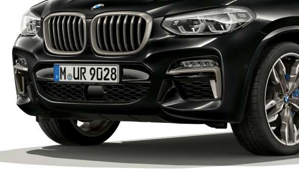 BMW X4 M40i, M Aerodynamics package BMW X4 M40i in Black Sapphire metallic, exterior, front with M Aerodynamics package.