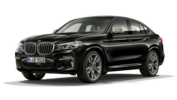BMW X4 M40i, three-quarter front view, right side. BMW X4 M40i in Black Sapphire metallic, exterior, three-quarter front view, right side.