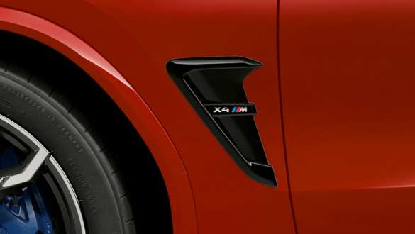 BMW X4 M Competition, M gill with model designation. BMW X4 M Competition in Toronto Red metallic, exterior, M gill in Black high-gloss with model designation.