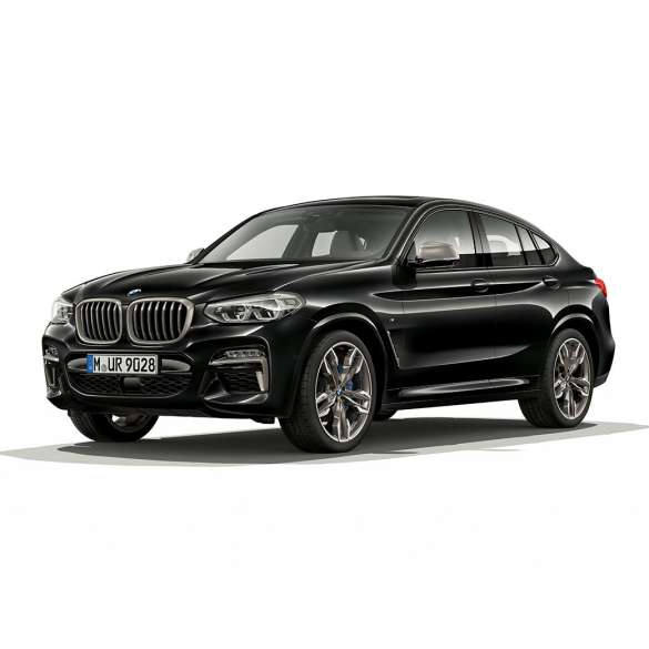 BMW X4 M40i, three-quarter front view. BMW X4 M40i in Black Sapphire metallic, exterior, three-quarter front view, right side.