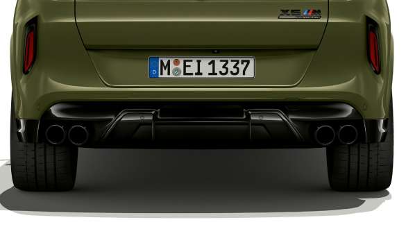 M Sports exhaust system of the BMW X6 M Competition SUV M Sport exhaust system BMW X6 M Competition BMW Individual Special Paint Urban Green F96 2020 SUV rear view