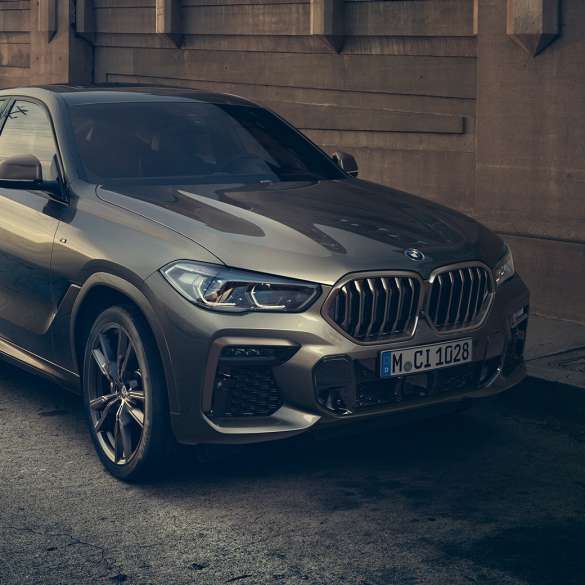 BMW X6 M50i SUV with M TwinPower Turbo 8-cylinder petrol engine BMW X6 M50i with M TwinPower Turbo 8-cylinder petrol engine G06 SUV Manhattan metallic three-quarter side view