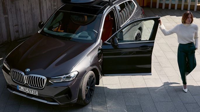 woman with car woman with car
