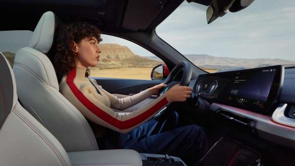 Remote Software Upgrade My Mode Silent Remote Software Upgrade My Mode Silent Woman behind the steering wheel