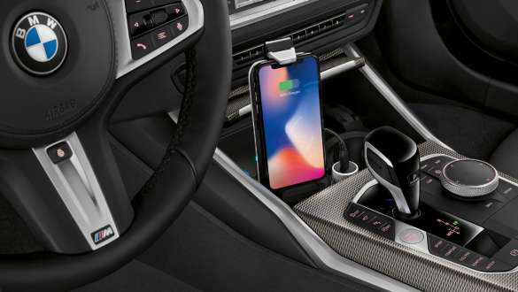 BMW Wireless-Charging-Station BMW Wireless-Charging-Station: smartphone charges wirelessly in the BMW