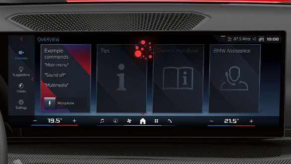 BMW Intelligent Personal Assistant BMW Série 2 Coupé G42 Control Display vue en gros plan BMW Intelligent Personal Assistant BMW Série 2 Coupé G42 Control Display vue en gros plan