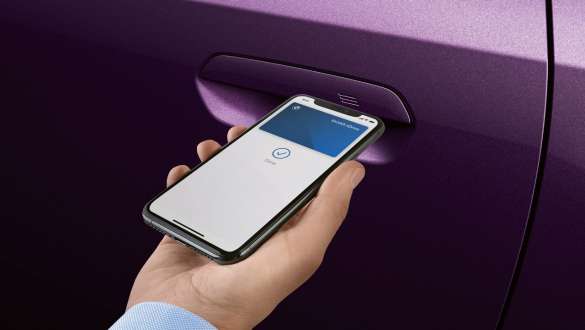 BMW Intelligent Personal Assistant BMW Série 2 Coupé G42 Control Display vue en gros plan BMW Intelligent Personal Assistant BMW Série 2 Coupé G42 Control Display vue en gros plan