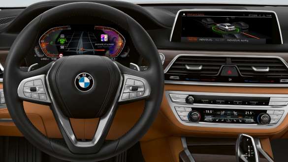 BMW Série 7 Berline : Assistant de conduite professionnel BMW Série 7 Berline : affichage et combiné des instruments présentant le Assistant de conduite professionnel