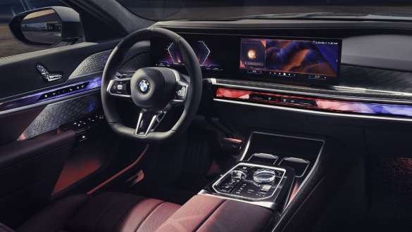 Poste de conduite BMW Série 7 Berline G70 ICE 740d kit M Sport BMW Série 7 Berline G70 ICE 740d kit M Sport vue de l'habitacle, poste de conduite