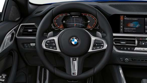 Volant M en cuir BMW M440i xDrive Cabrio G23 2020 Volant M en cuir BMW M440i xDrive Cabrio G23 2020 habitacle vue en gros plan