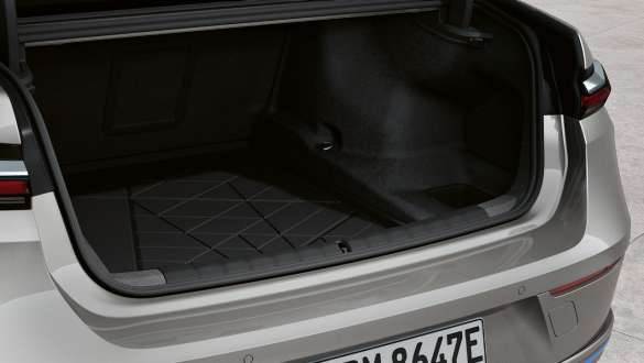 Revêtement du plancher du compartiment à bagages BMW i7 M70 xDrive Berline G70 BMW i7 M70 xDrive Berline G70 Revêtement du plancher du compartiment à bagages