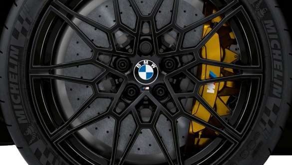 Freins M en carbone céramique de la BMW M4 Coupé G82 2020 Freins M en carbone céramique de la BMW M4 Coupé G82 2020, vue en gros plan