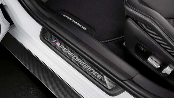 Seuils de porte M Performance en carbone BMW M4 Coupé G82 2020 BMW M4 Coupé G82 2020 seuils de porte M Performance en carbone vue en gros plan