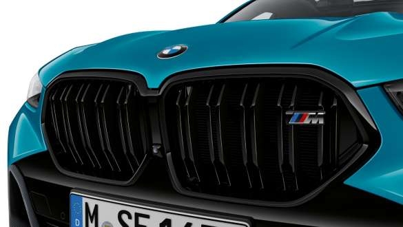 BMW X6 M60i xDrive G06 MP calandre avant M Schwarz hochglänzend BMW X6 M60i xDrive G06 MP calandre avant M Schwarz hochglänzend, vue en gros plan