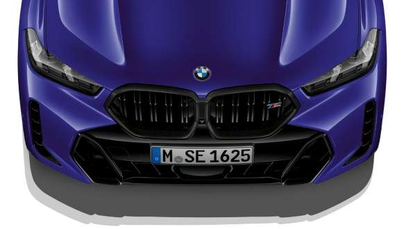 BMW X6 M60i xDrive G06 mp, naseaux BMW M BMW X6 M60i xDrive G06 MP naseaux BMW M, vue en gros plan