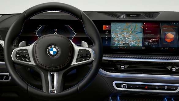 Volant M en cuir BMW X7 M60i xDrive G07 LCI Volant M en cuir BMW X7 M60i xDrive G07 LCI poste de conduite