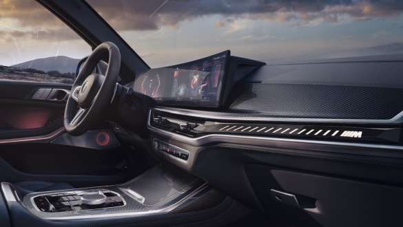 BMW Curved Display et barre lumineuse d'ambiance M spécifique BMW X7 M60i xDrive G07 LCI BMW Curved Display et barre lumineuse d'ambiance M spécifique BMW X7 M60i xDrive G07 LCI poste de conduite