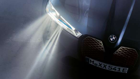 High Beam Assist BMW Fonctions supplémentaires Fonctions supplémentaires BMW High Beam Assist, vue en gros plan BMW avec feux de route allumés