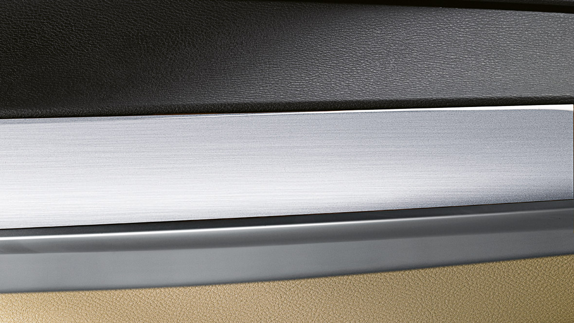 BMW interior trim strips in Finebrushed aluminium