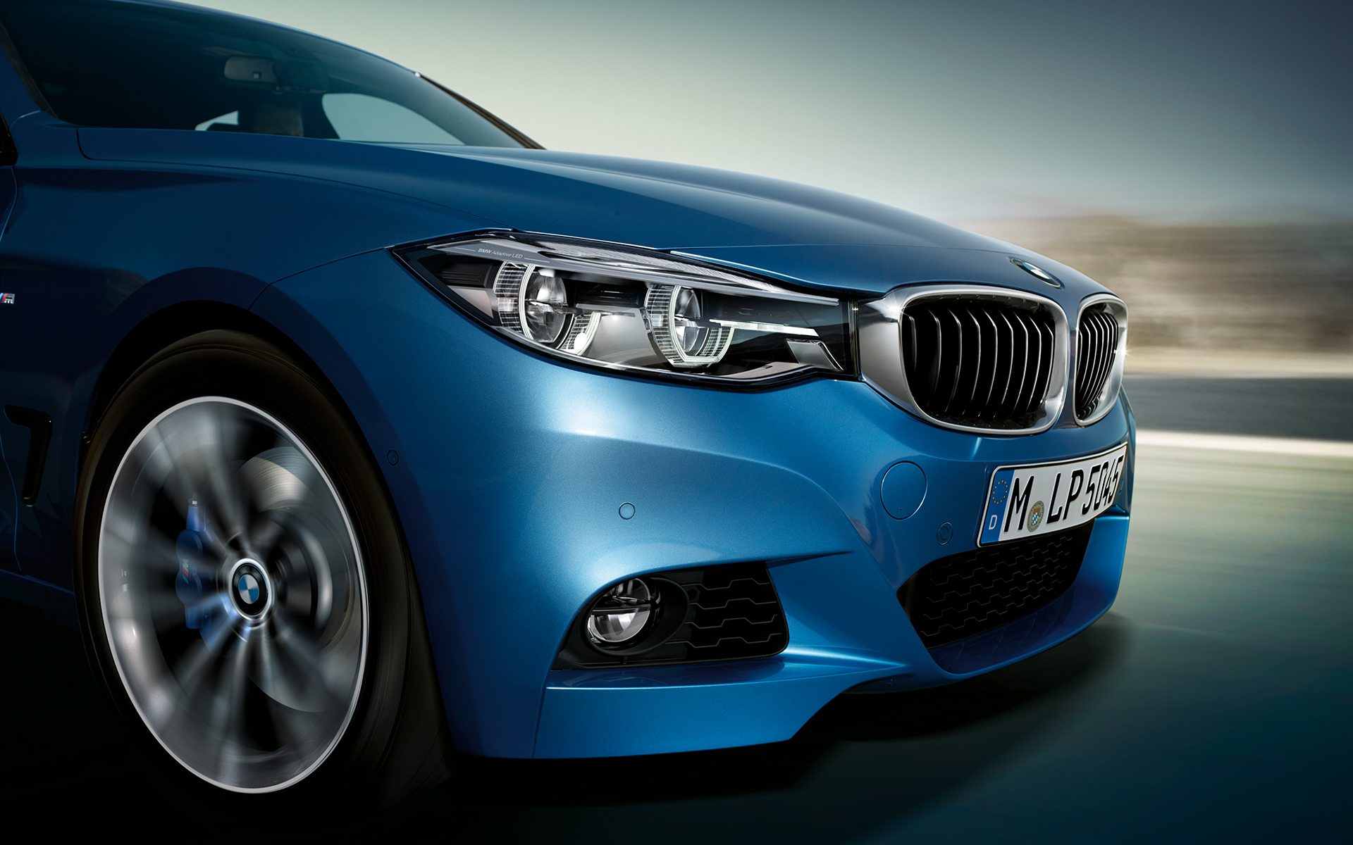 BMW 3 Series Gran Turismo in bright blue: zoom-up of sidefront view. BMW 3 Series Gran Turismo in bright blue: zoom-up of sidefront view.