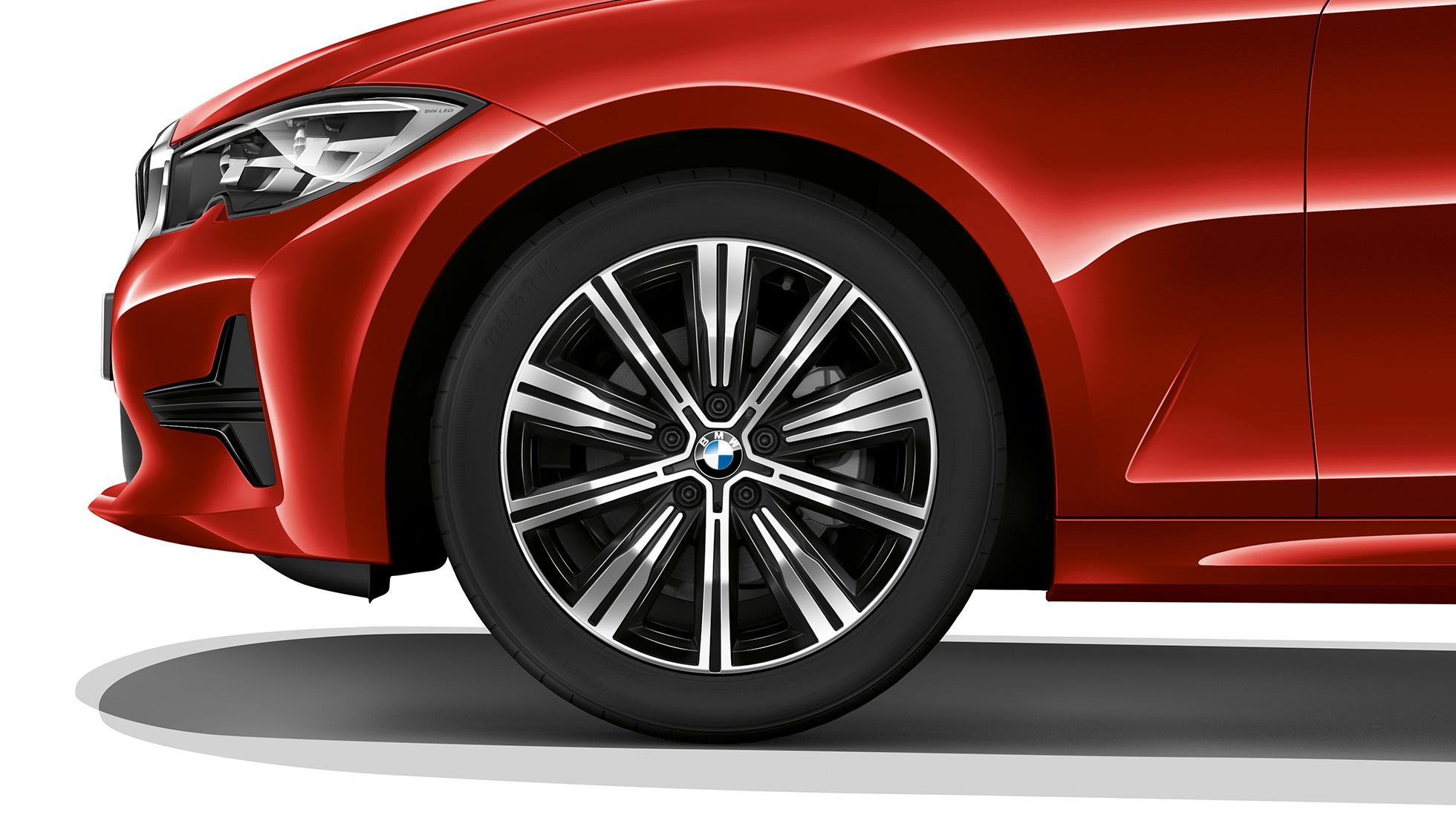 BMW 3 Series Sedan, Model Advantage light alloy wheel Close-up of the light alloy wheel of the BMW 3 Series Sedan with model Advantage features.