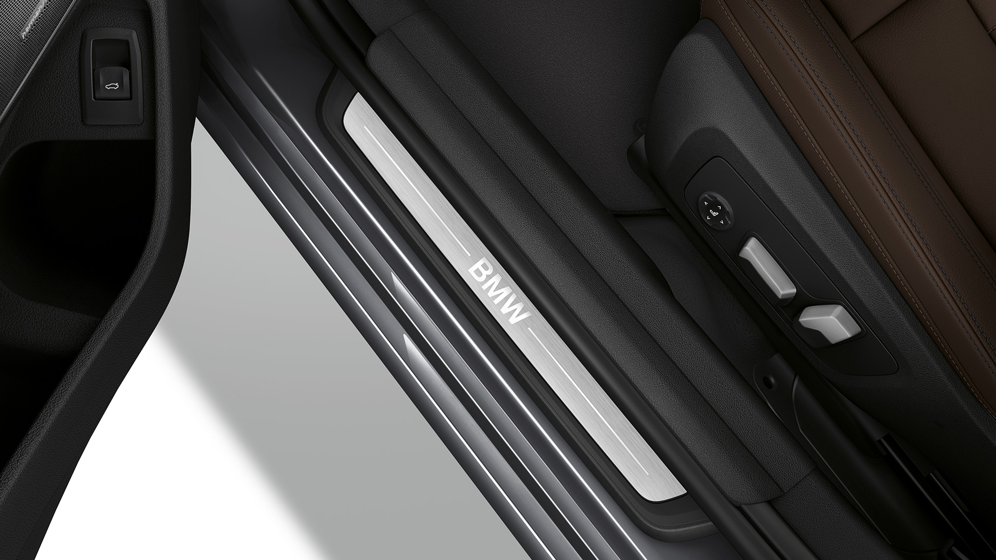 BMW 3 Series Sedan, Model Luxury Line entry sill Top view of the door sill of the BMW 3 Series Sedan with Model Luxury Line features.
