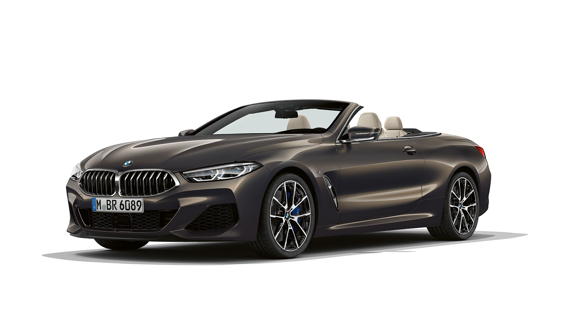 BMW M850i xDrive, Gris Dravit métallisé, l'avant de la voiture à vue 3/4 BMW M850i xDrive, Gris Dravit métallisé, l'avant de la voiture à vue 3/4