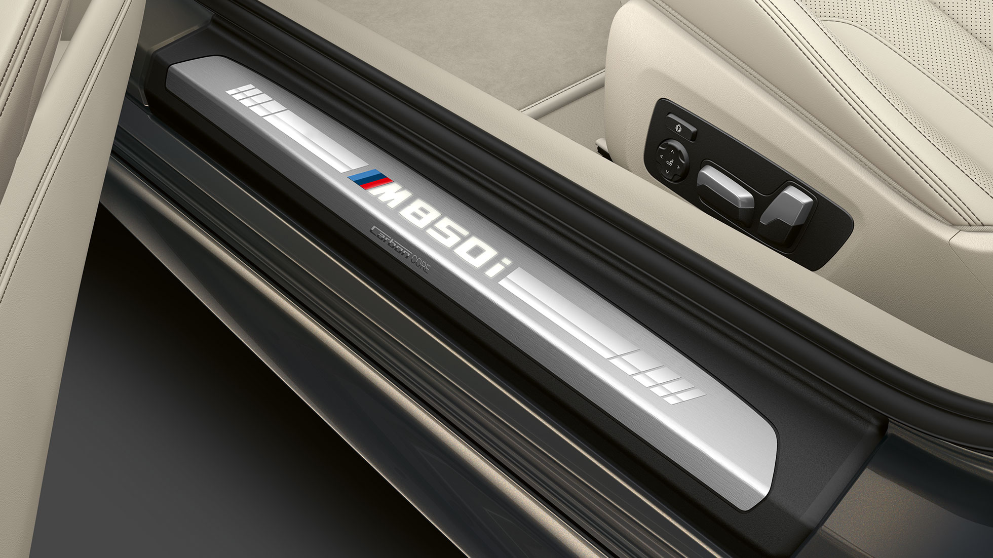 BMW M850i xDrive, seuils de porte. BMW M850i xDrive, seuils de porte.