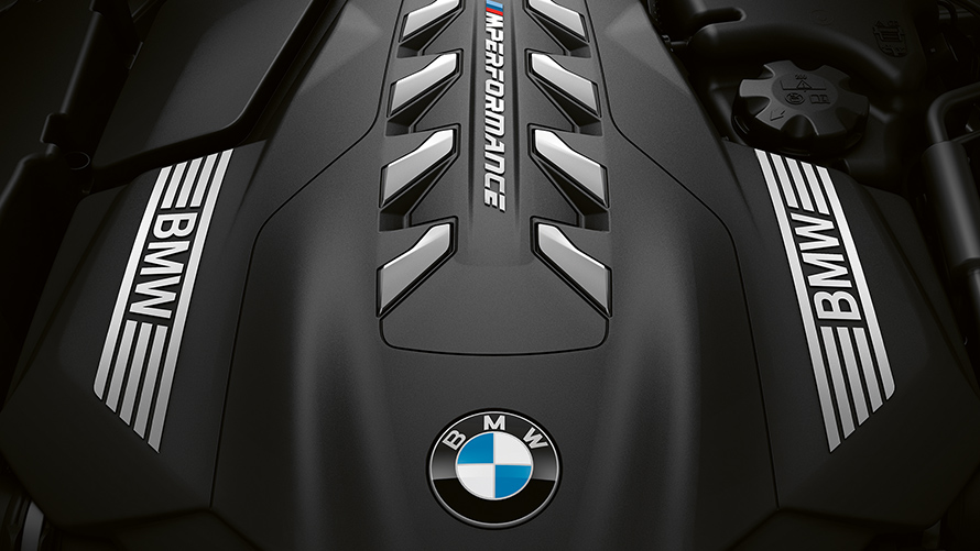 Close-up of the V8 TwinTurbo petrol engine in the BMW 8 Series Coupé.