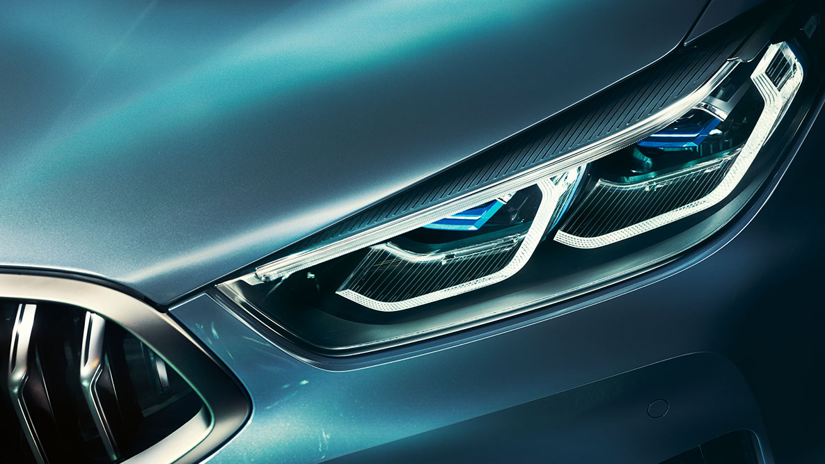 BMW Série 8 Coupé, Les projecteurs laser. Détail : les projecteurs laser sur la partie avant de la BMW Série 8 Coupé.
