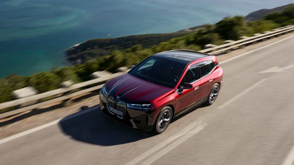 BMW تولید سری iX را آغاز می کند BMW تولید سری iX را آغاز می کند