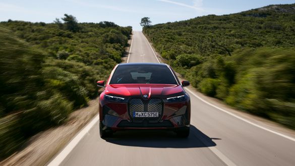BMW تولید سری iX را آغاز می کند BMW تولید سری iX را آغاز می کند